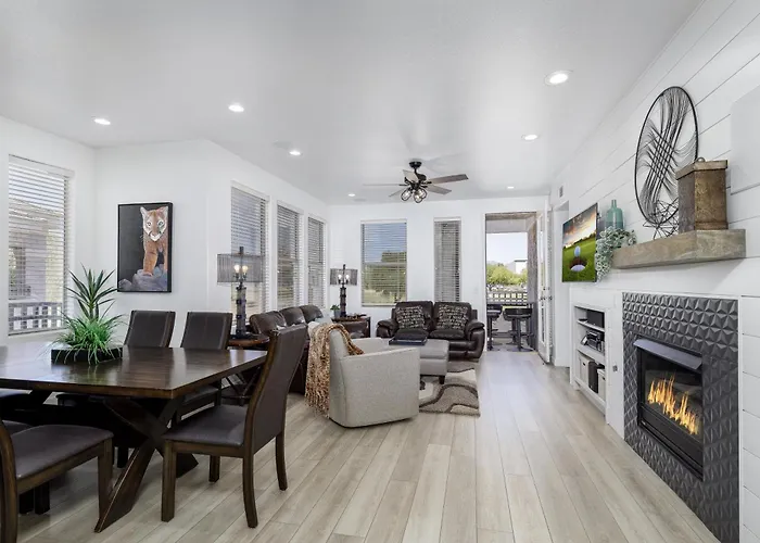 Golf View, Prime Area, Heated Pool, Spa, Luxury Apartment *