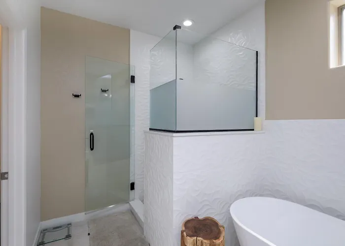Golf View, Prime Area, Heated Pool, Spa, Luxury Apartment *